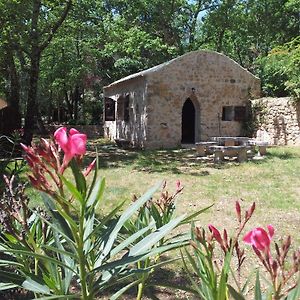 Le Donjon Des Combes Et Son Spa